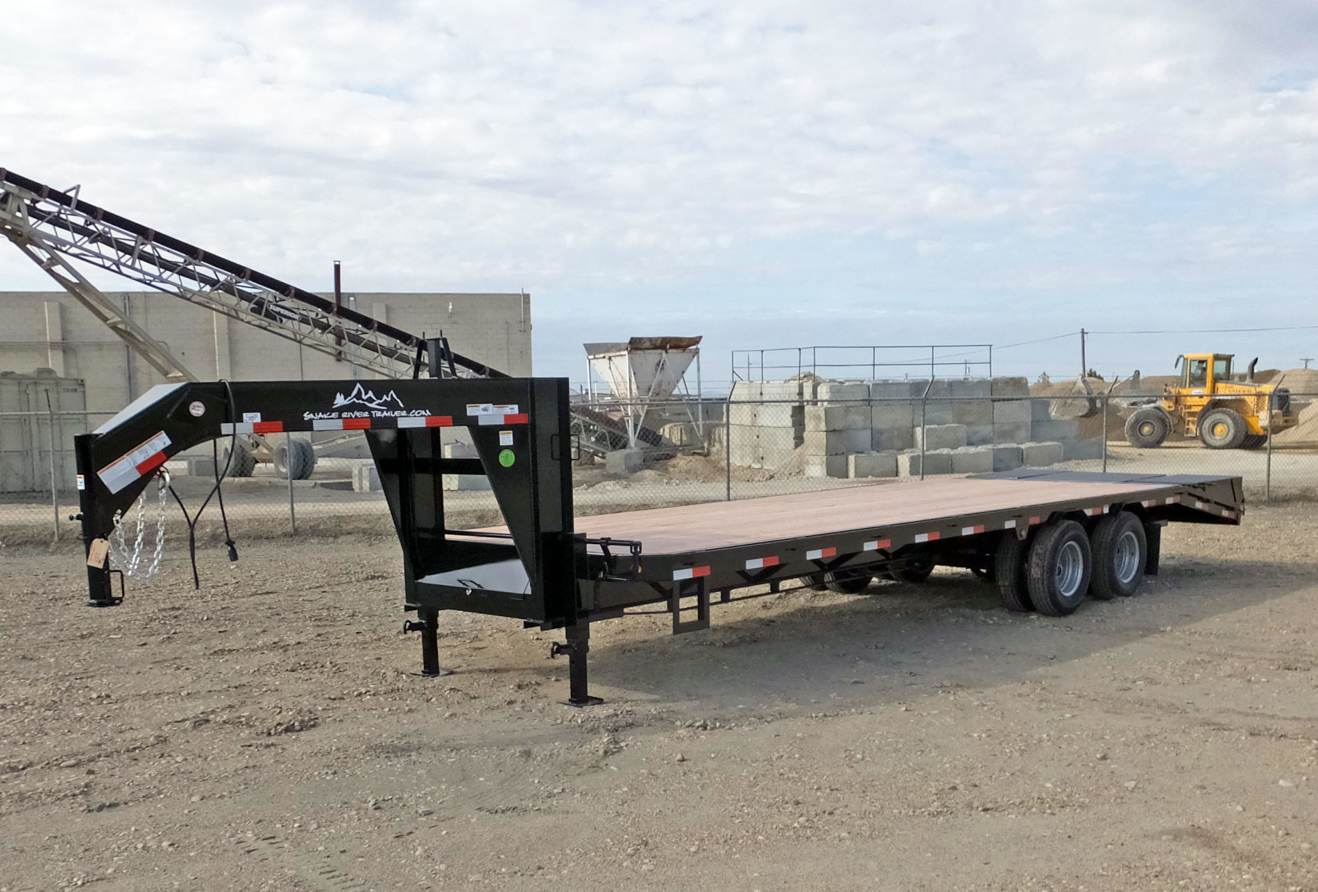 snake-river-24K-flat-deck-equipment-trailer Snake River Gooseneck 24K Flat Deck Equipment Trailer